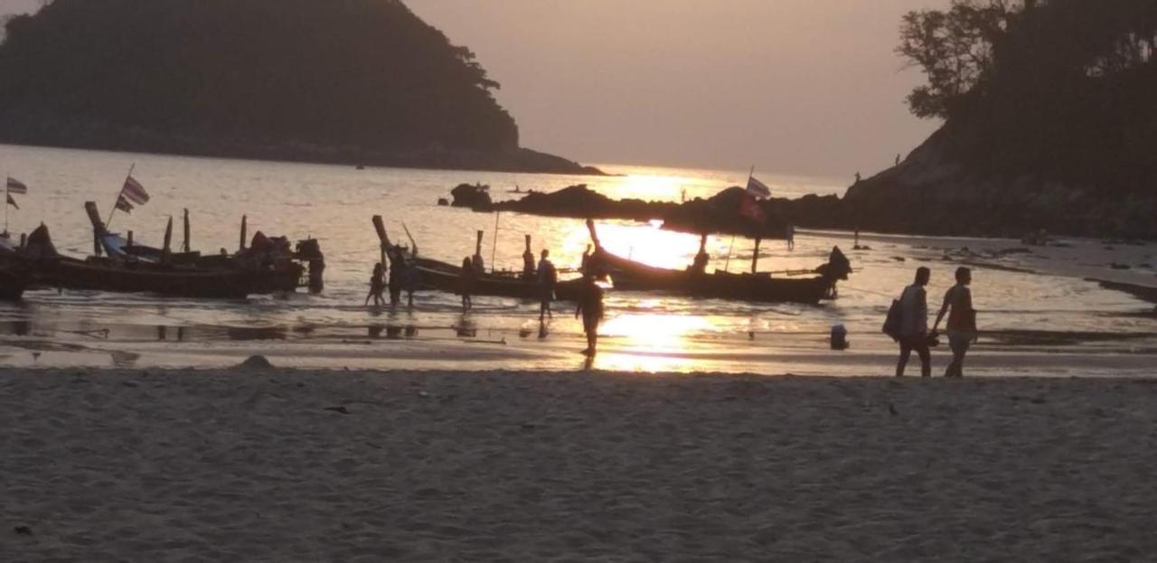 Kata Happy Place Luaran gambar